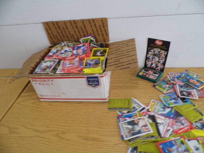 lot 65 image: Baseball Cards