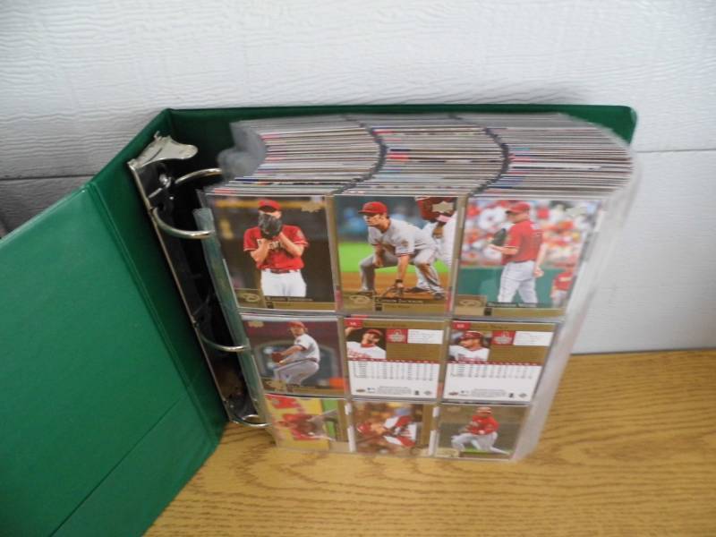 lot 69 image: Binder Baseball Cards
