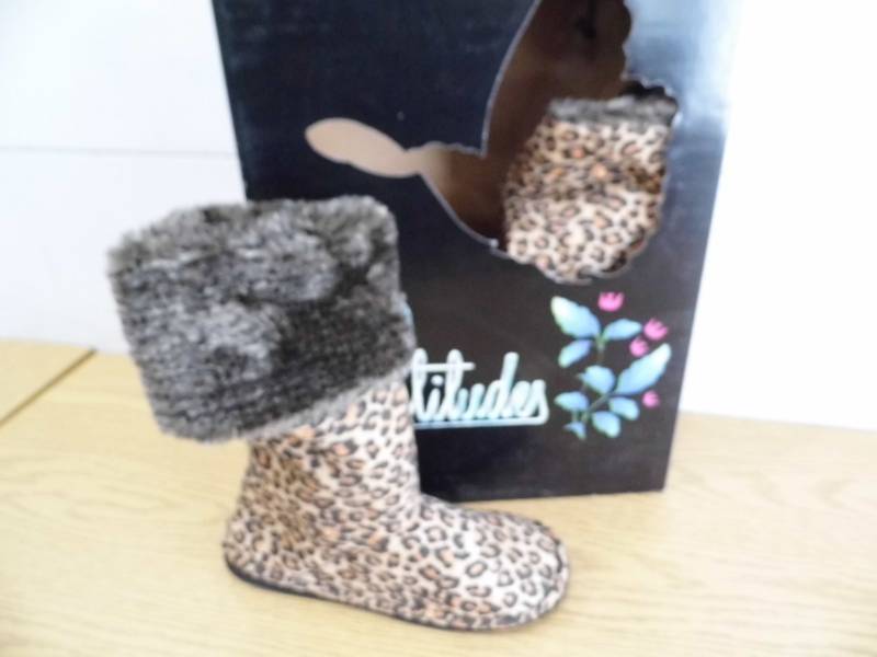 lot 79 image: Cicca Bella Boots  Slippers