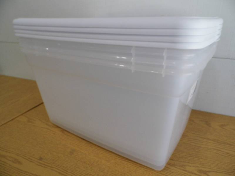 lot 83 image: Lot of 4 Clear Totes