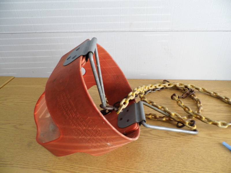 lot 104 image: Childs Swing
