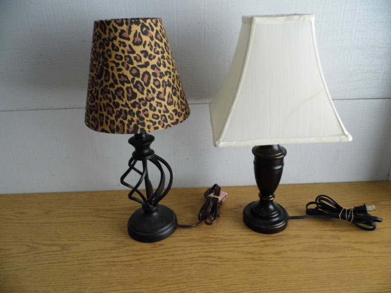 lot 106 image: 2 Lamps