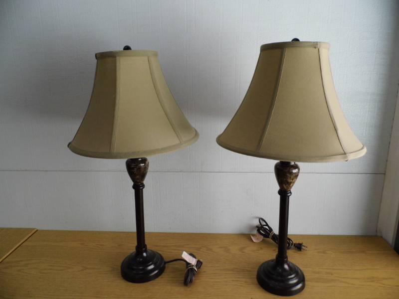 lot 107 image: 2 Lamps