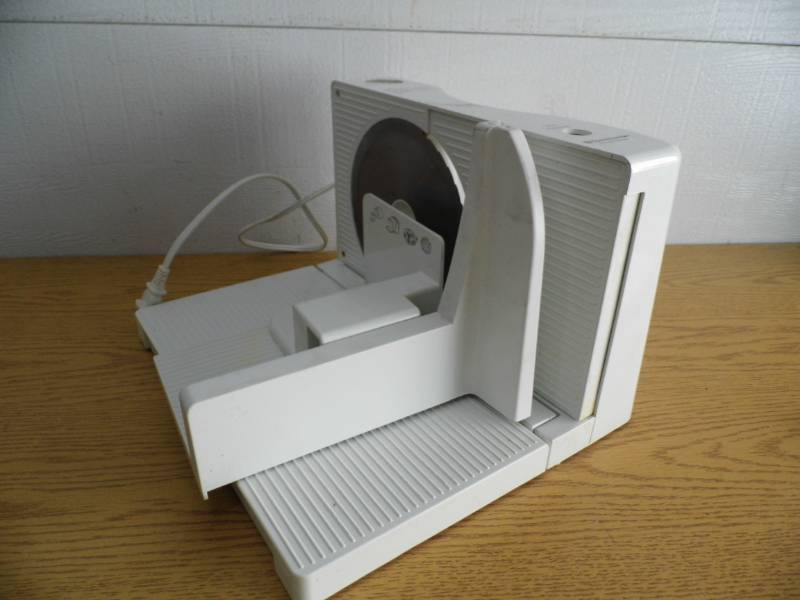 lot 111 image: Toastmaster Food Slicer