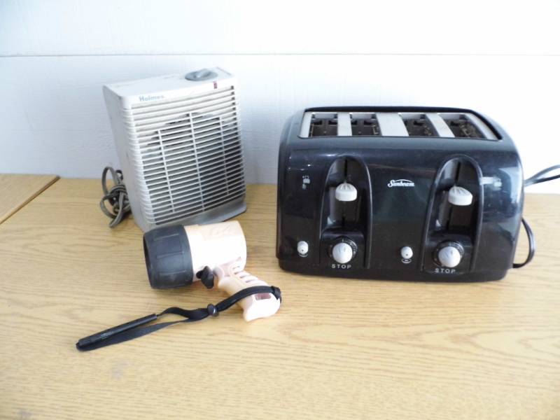 lot 112 image: Toaster - Heater - Flashlight