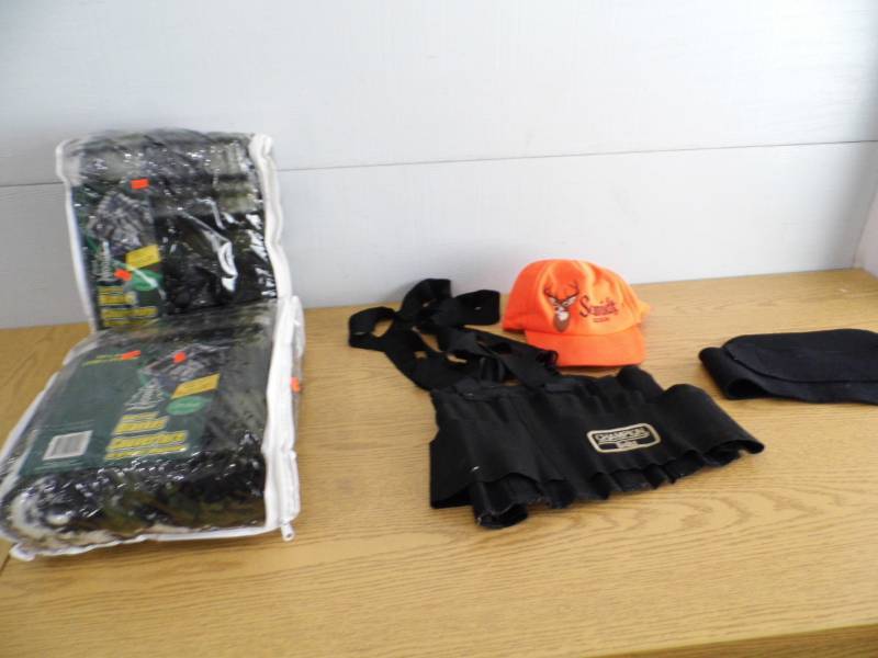 lot 117 image: 2 LIfting Belts - Schmidt Hat - 2 Blankets