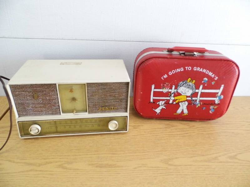 lot 123 image: Radio - Grandmas House Suitcase