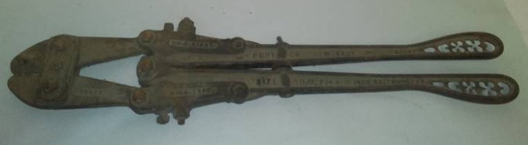lot 28 image: Vintage bolt cutter