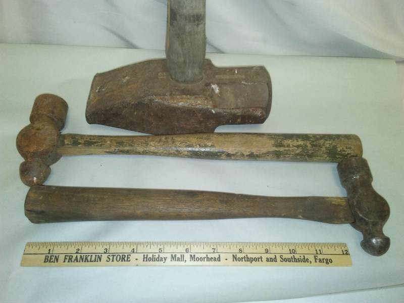 lot 31 image: 12 lb. splitting maul and 2 ball-peen hammers.