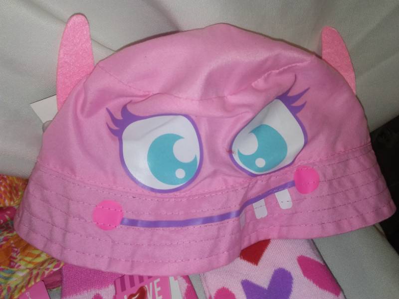 lot 65 image: Clothing - infant two-piece, womens socks, kid hats and more.