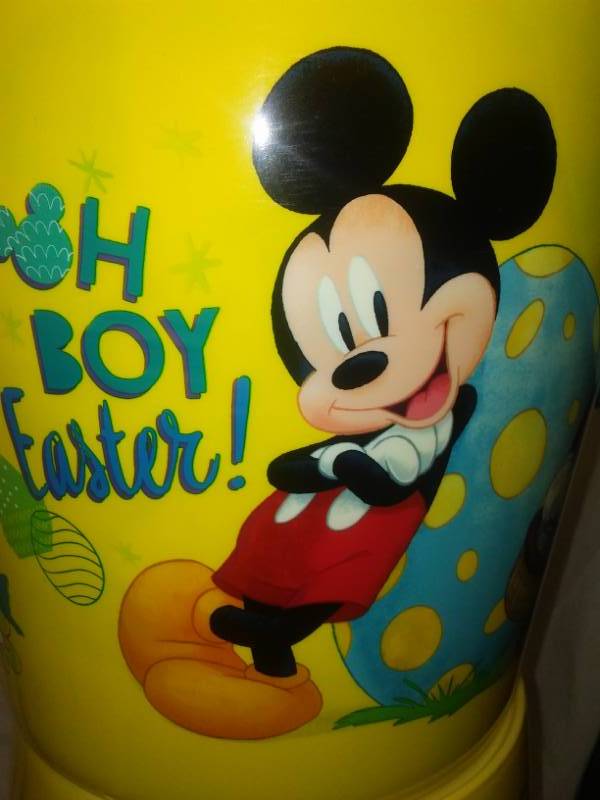 lot 73 image: 11 Disney sand pails