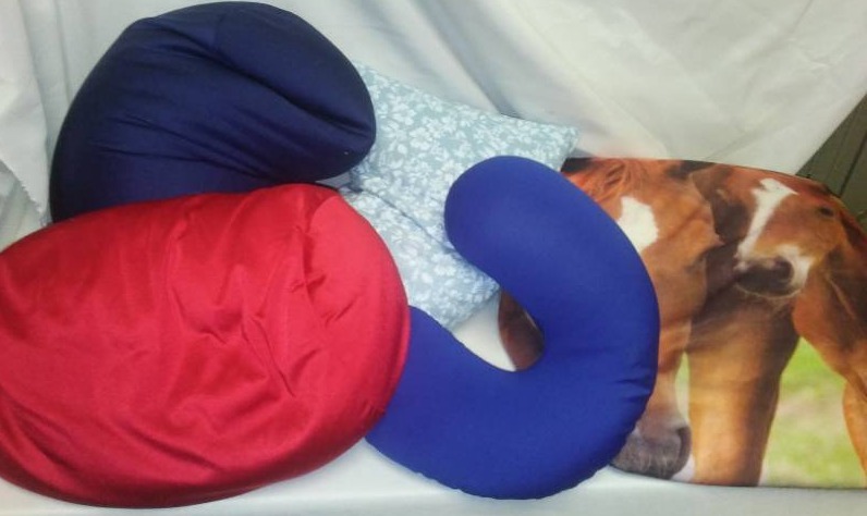 lot 80 image: 5 squish therapy pillows
