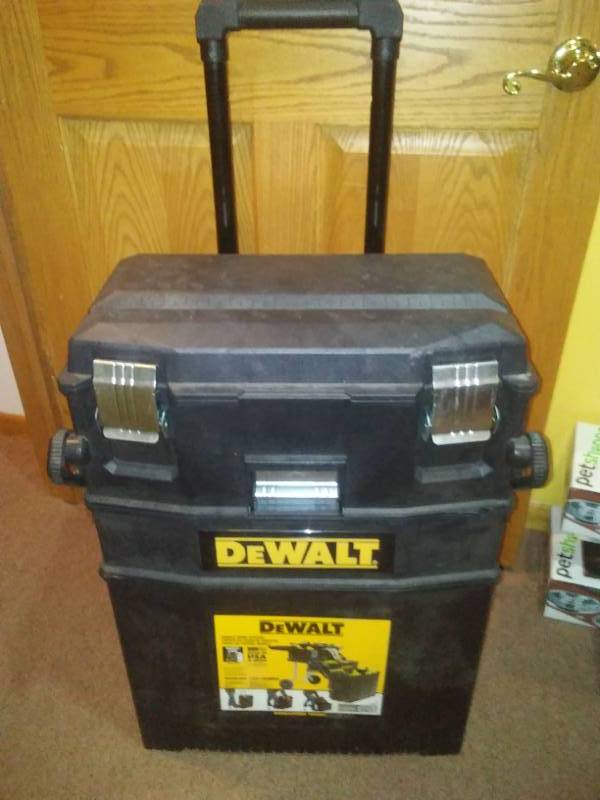 lot 83 image: DeWalt rolling toolbox mobile workstation