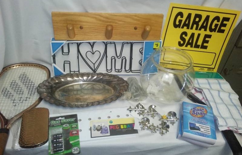 lot 132 image: Miscellaneous rackets, handles, Decor, crafts.