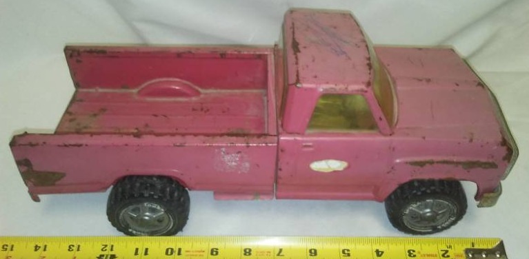 lot 142 image: Tonka truck, 15 in.