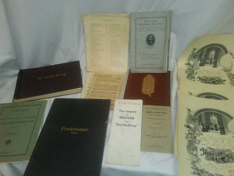 lot 187 image: Norwegian songbooks, baptism certificates 1886 more.