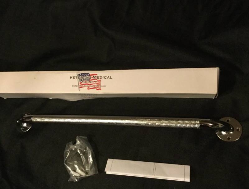 lot 128 image: 32 in metal grab bar NEW in BOX