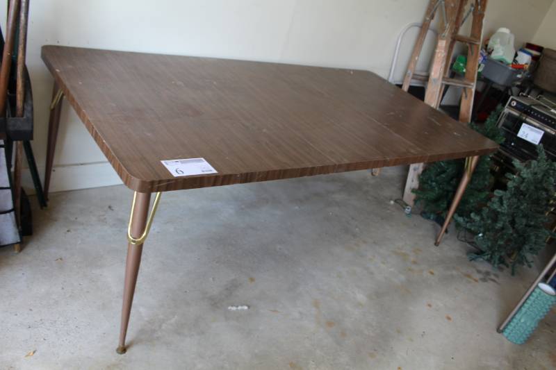 lot 6 image: Folding Table