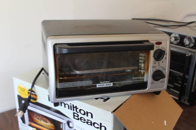 lot 25 image: Hamilton Beach Toaster Oven