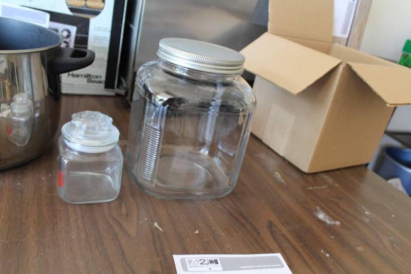 lot 33 image: Lot of (2) Glass Jars with Lids