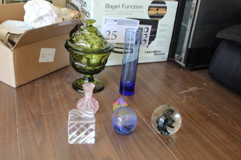 lot 37 image: Glass Table Dcor
