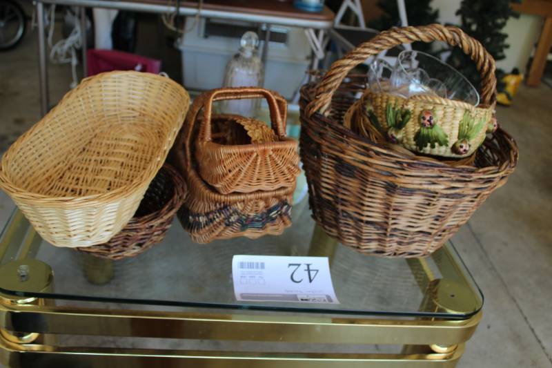lot 42 image: Wicker Baskets