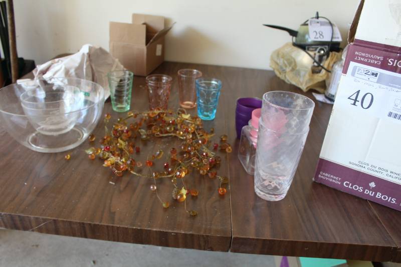 lot 40 image: Vases, Bowls, Table Dcor
