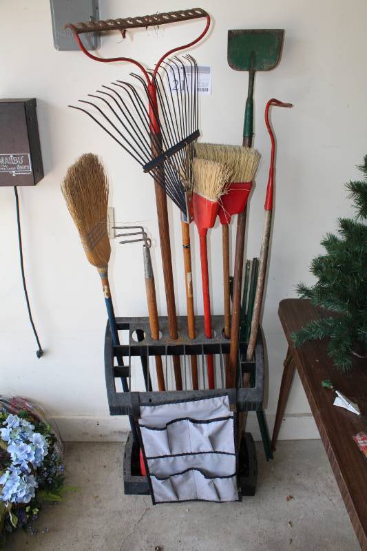 lot 21 image: Leaf Rake, Garden Rake, Brooms, Hoes, Garden Tool Caddy