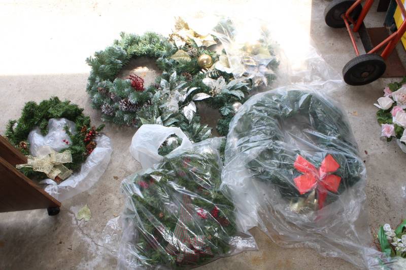 lot 46 image: Lot of (6) Christmas Wreaths