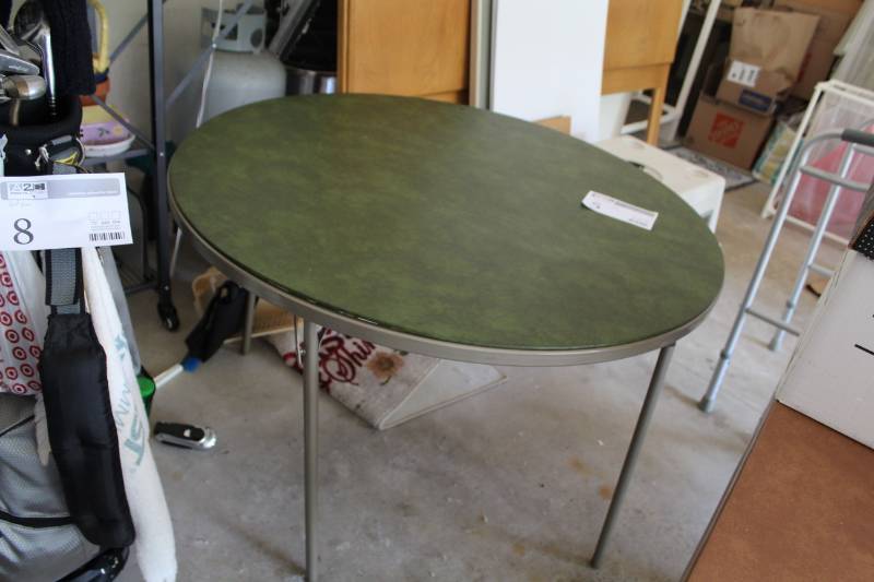 lot 5 image: Round Folding Card Table