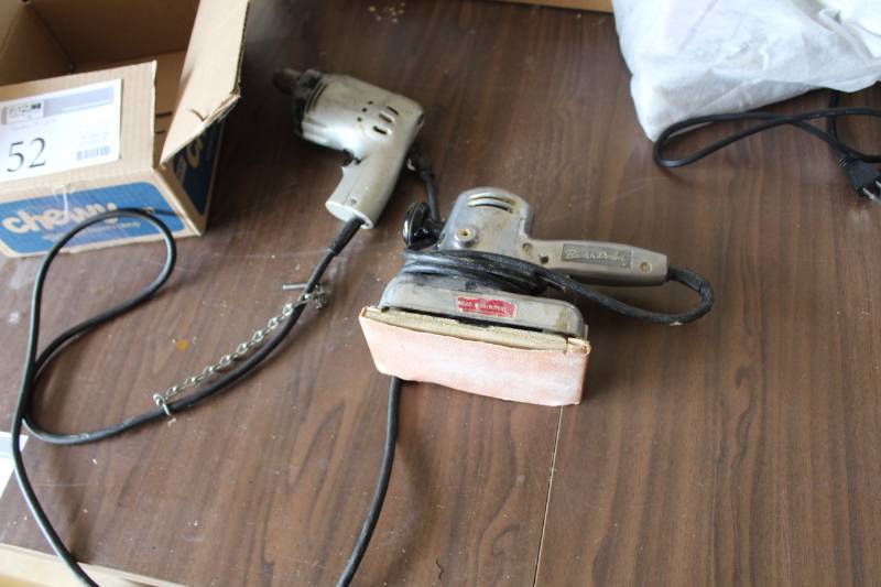 lot 52 image: Black & Decker 3-38x9in. Deluxe Finishing Sander, Electric Drill