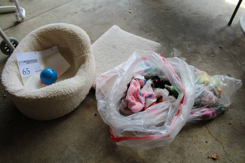 lot 65 image: Dog Toys, Dog Bed