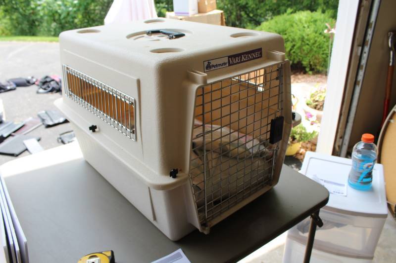 lot 64 image: Petmate Vari Kennel Pet Carrier