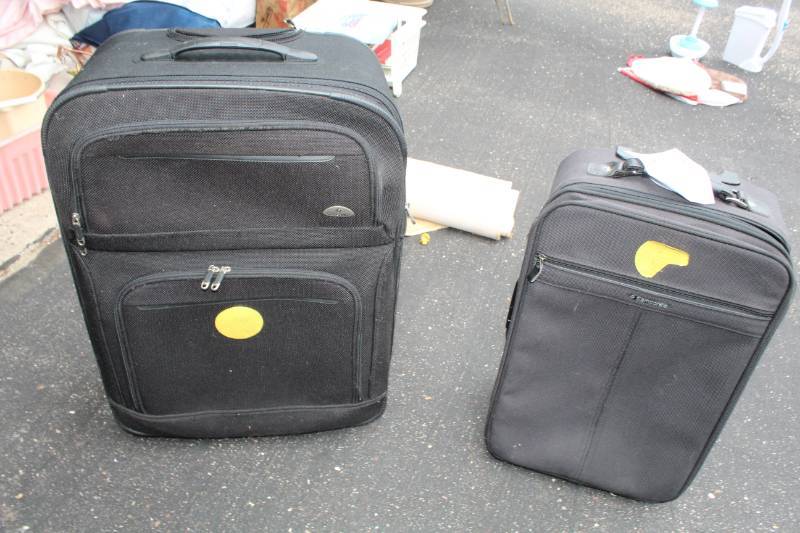 lot 75 image: Lot of (2) Samsonite Rolling Suitcases