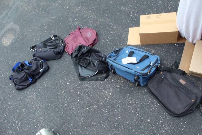 lot 72 image: Lot of (6) Tote Bags, Backpacks, Suitcases