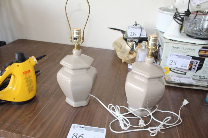 lot 86 image: Lot of (2) Table Lamps