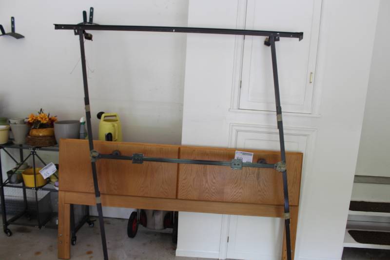lot 89 image: King Size Bed Frame