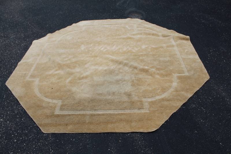 lot 103 image: Area Rug