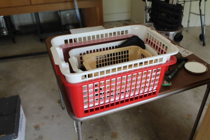 lot 98 image: Lot of (5) Plastic Organizer Baskets