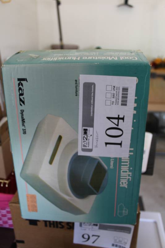 lot 104 image: Kaz DynaMist 370 Cool Moisture Humidifier