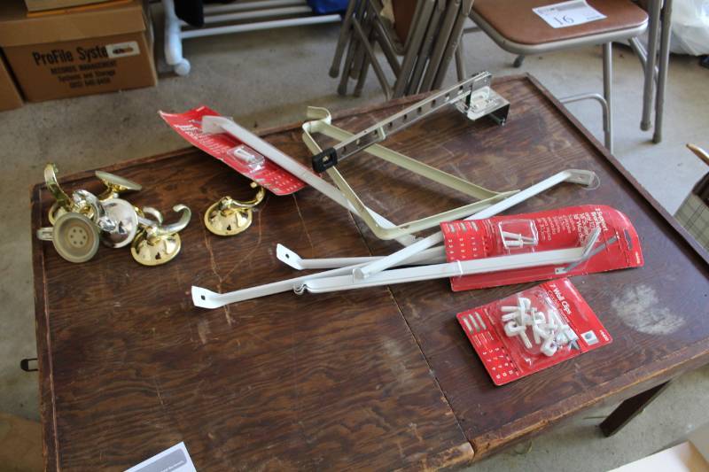 lot 111 image: Closet Maid Shelf Brackets, Wall Clips, Hooks