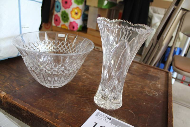 lot 108 image: Lot of (2) Crystal Vase and Crystal Bowl