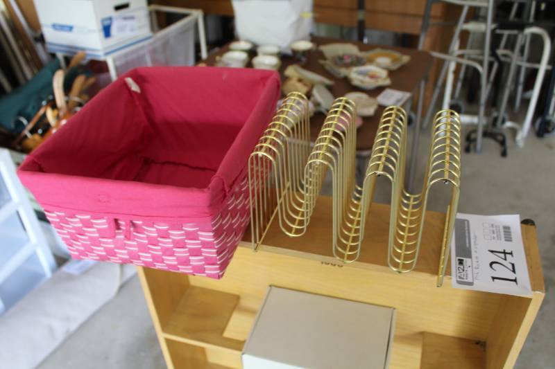 lot 124 image: Basket and Organizer Rack