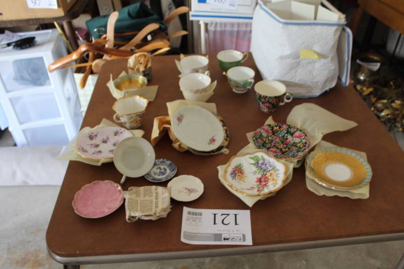 lot 121 image: Decorative China Coffee Cups and Saucers