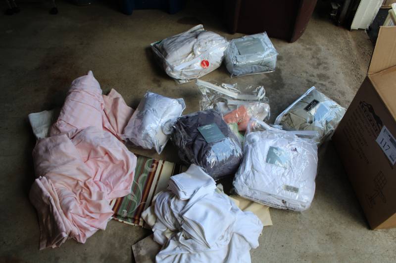 lot 117 image: Sheets and Pillow Cases