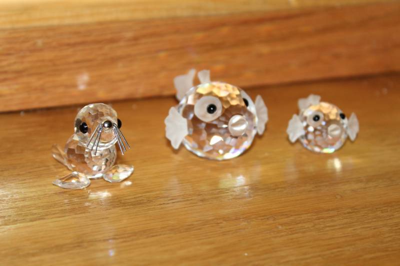 lot 150 image: Lot of (3) Swarovski Fish,Fish,Seal Crystal Table Figurines and Dcor