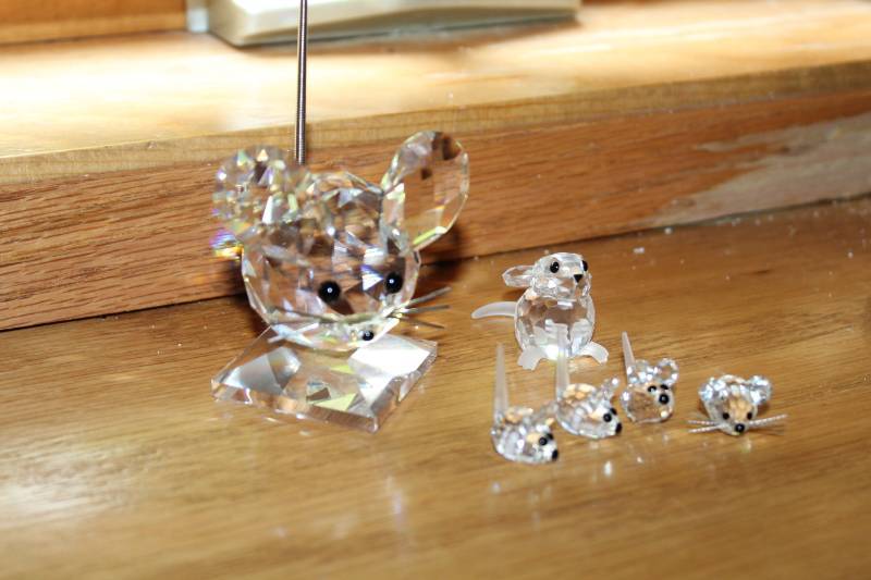 lot 152 image: Lot of (16) Swarovski Mice Crystal Table Figurines and Dcor