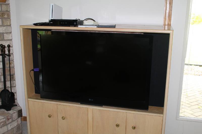 lot 156 image: LG 42in. Flat Screen TV