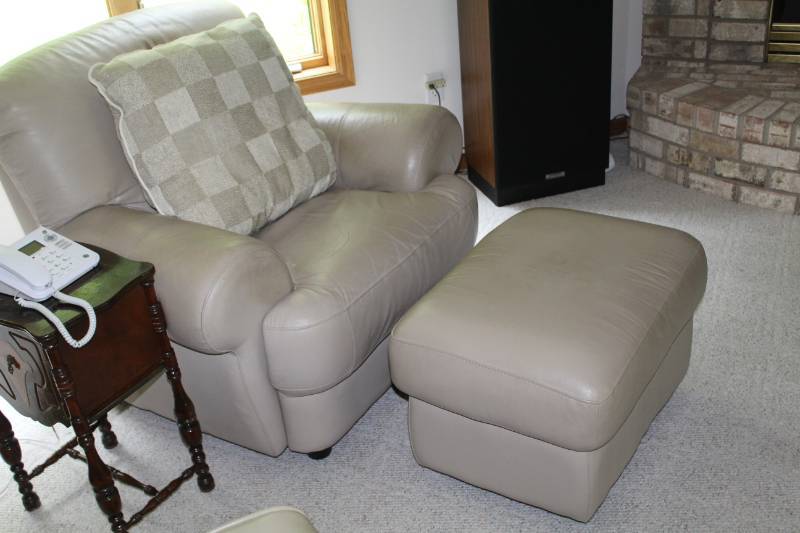 lot 160 image: Leather Living Room Arm Chair, Ottoman