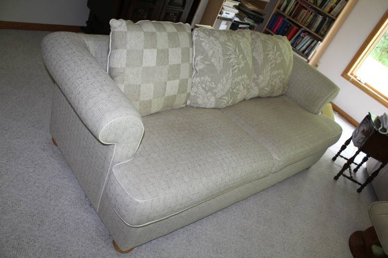 lot 161 image: Living Room Arm Couch